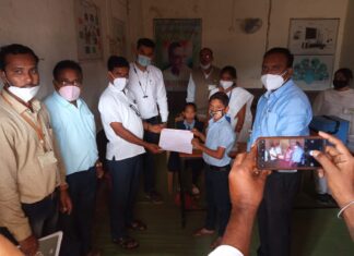 सावली : बालकांसाठी जे. ई. लसीकरण केंद्राचे विजय कोरेवार यांच्या हस्ते उदघाटन