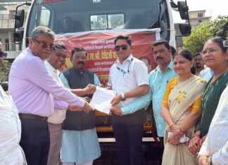 गडचिरोली : लॉयड्स मेटल्सकडून नगर परिषदेस अत्याधुनिक स्वयंचलित रस्ते स्वच्छता वाहन