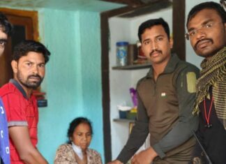 कॅन्सरग्रस्त महिलेला येरकड पोलिस मदत केंद्राची आर्थिक मदत