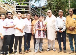 गुणवंत विद्यार्थिनीचा शहर विचार मंचातर्फे सत्कार