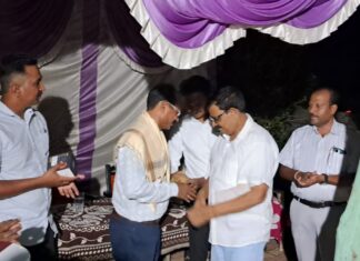 वनपाल करमचंद ढवळे यांचा पदोन्नतीनिमित्त सत्कार