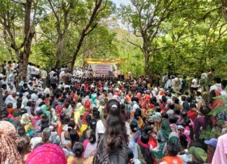 गडचिरोली : विमानतळ-एमआयडीसीला शेतकऱ्यांचा विरोध, शेतजमिनींसाठी जिल्हाधिकारी कार्यालयावर मोर्चा