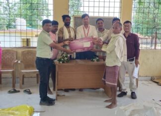 ‘पुजाऱ्यांकडे नव्हे, आरोग्य केंद्रात या’ : मुतनूरमध्ये हिवताप जनजागृती अभियान