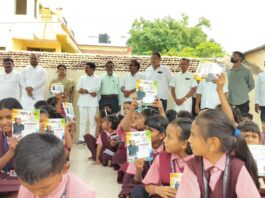 एक लाख विद्यार्थ्यांना मोफत नोटबुक ; समाजोपयोगी उपक्रमांनी खासदार डॉ. नामदेव किरसान यांचा वाढदिवस साजरा