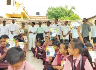 एक लाख विद्यार्थ्यांना मोफत नोटबुक ; समाजोपयोगी उपक्रमांनी खासदार डॉ. नामदेव किरसान यांचा वाढदिवस साजरा