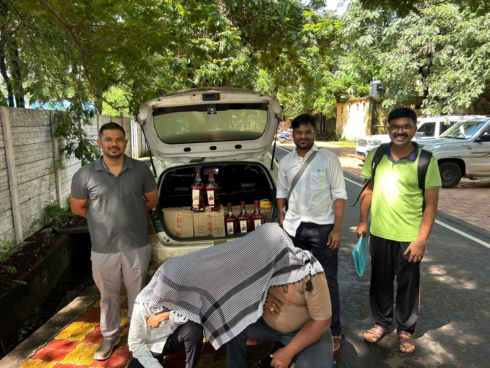 गडचिरोली : दोन वाहनांसह २२.९९ लाखांचा मुद्देमाल जप्त