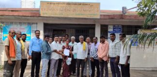रोजगार सहाय्यक स्व. ज्ञानेश्वर पुराम यांच्या कुटुंबाला २० हजारांची मदत