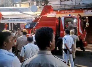 हॉटेलला भीषण आग ; चिमुकल्यासह ९ जणांचा होरपळून मृत्यू