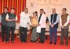 दुर्गम कुरखेड्यातील शैक्षणिक कार्याची दखल; प्राचार्य डॉ. राजाभाऊ मुनघाटे ‘आदर्श प्राचार्य’ पुरस्काराने सन्मानित