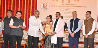 दुर्गम कुरखेड्यातील शैक्षणिक कार्याची दखल; प्राचार्य डॉ. राजाभाऊ मुनघाटे ‘आदर्श प्राचार्य’ पुरस्काराने सन्मानित