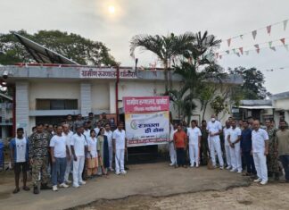 सीआरपीएफ जवानांच्या श्रमदानातून ग्रामीण रुग्णालय परिसर चकाचक