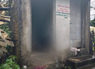 धानोऱ्यात शौचालयात आढळला इसमाचा मृतदेह; परिसरात खळबळ
