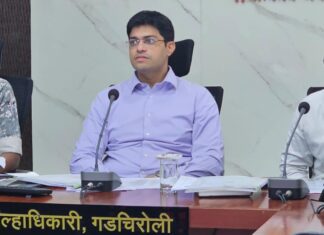 गडचिरोलीतील दुर्गम भागांच्या विकासासाठी प्रशासन ॲक्शन मोडवर; जिल्हाधिकारी पंडांचे कामे मुदतीत पूर्ण करण्याचे आदेश