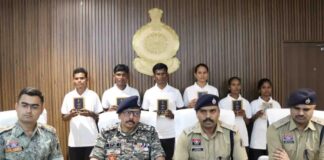 ३५ लाखांचे बक्षीस असलेल्या ६ माओवाद्यांचे आत्मसमर्पण