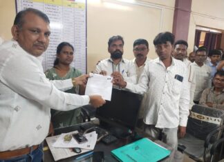 धानोरा : मॉडेल स्कूलमध्ये शिक्षक द्या, अन्यथा शाळा बंद करा