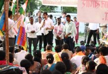 अखेर अहेरीत रस्त्याच्या मागणीसाठीचे आंदोलन मुख्यमंत्र्यांच्या आश्वासनानंतर मागे