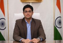 मोहफुलांपासून दारू नव्हे, लाडू-चिक्की बनवा; बाजारपेठ उभारण्याचे जिल्हाधिकाऱ्यांचे निर्देश