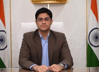 मोहफुलांपासून दारू नव्हे, लाडू-चिक्की बनवा; बाजारपेठ उभारण्याचे जिल्हाधिकाऱ्यांचे निर्देश
