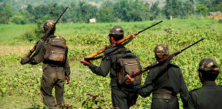 ‘कमलेश’ची गार्डही आली पोलिसांकडे : आणखी ३७ नक्षलवाद्यांचे एकाचवेळी आत्मसमर्पण