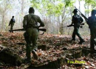 भीषण चकमकीत 12 नक्षलवादी ठार, 3 जवान शहीद